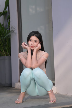 电梯里的恶魔 影评 界面截图